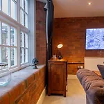 Apartment Staycation At 62a Cocoa York